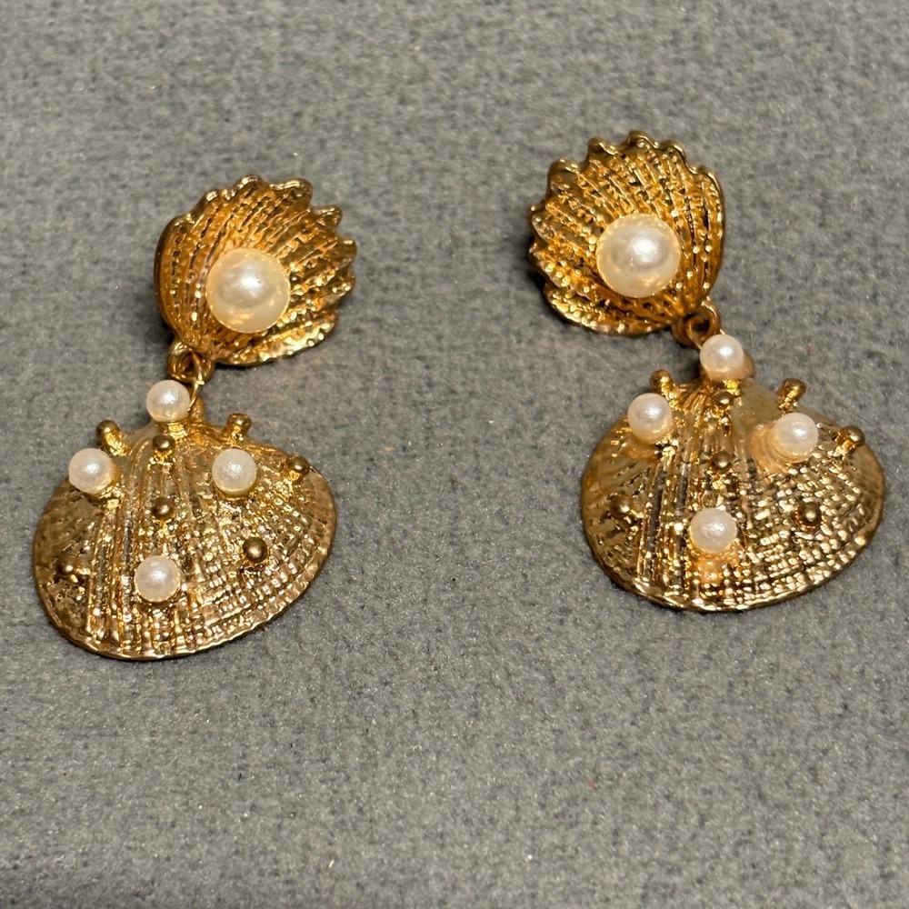 Amber Sceats Scallop Shell Pearl Drop Earrings Women OS Gold Excellent Nautical